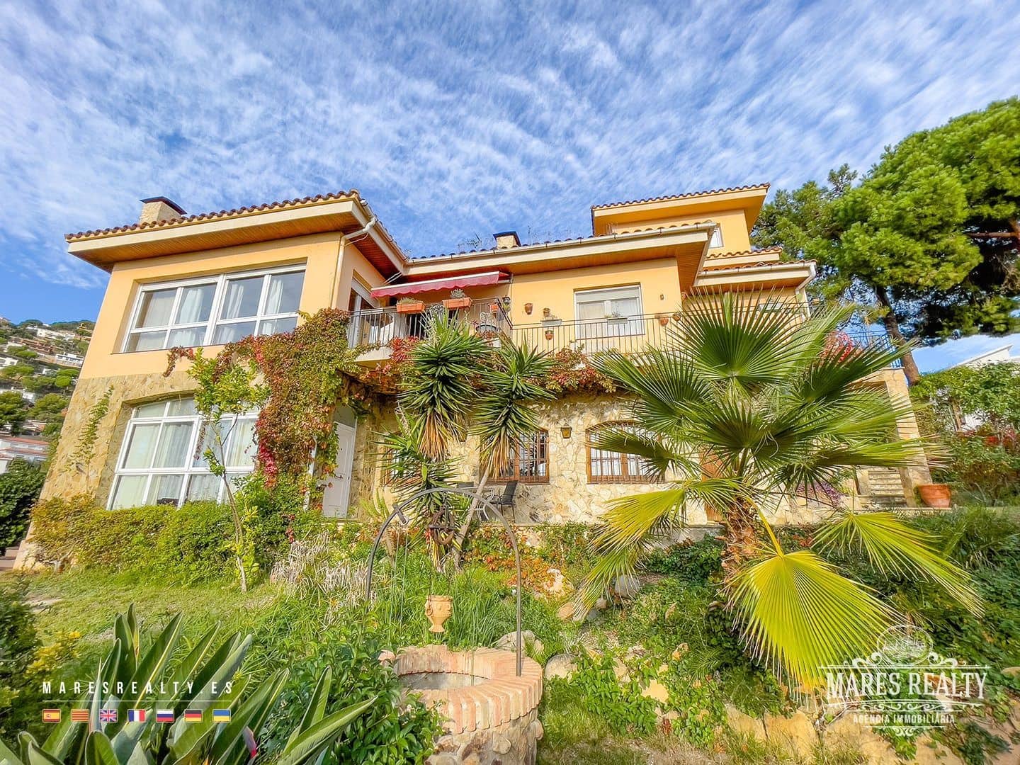 7 bedroom Villa for sale in Lloret de Mar with pool garage - € 650,000 (Ref: 7899350)