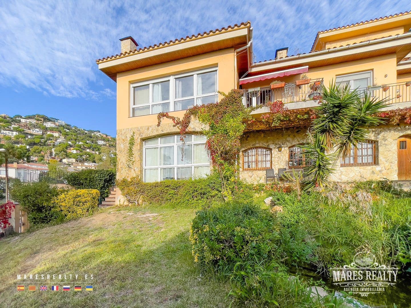 7 bedroom Villa for sale in Lloret de Mar with pool garage - € 650,000 (Ref: 7899350)