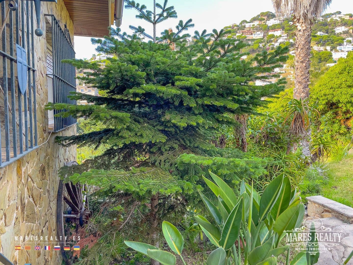 7 bedroom Villa for sale in Lloret de Mar with pool garage - € 650,000 (Ref: 7899350)