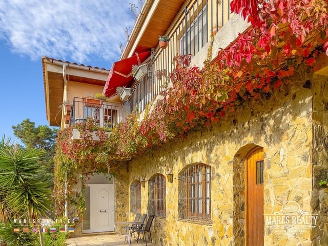 7 bedroom Villa for sale in Lloret de Mar with pool garage - € 650,000 (Ref: 7899350)