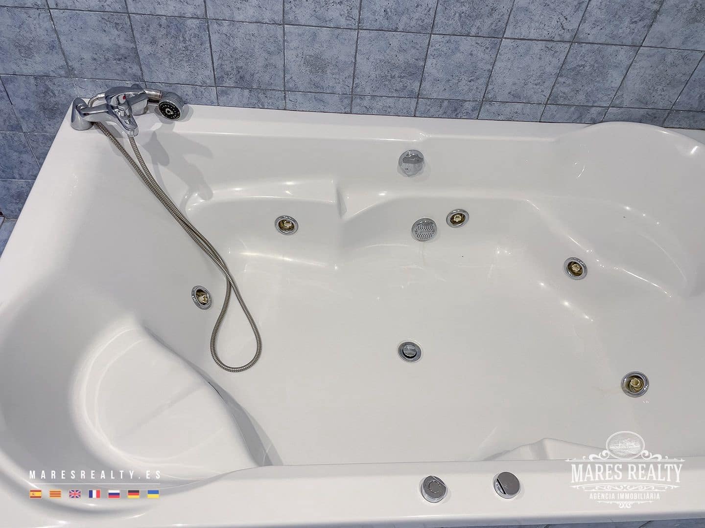 7 bedroom Villa for sale in Lloret de Mar with pool garage - € 650,000 (Ref: 7899350)