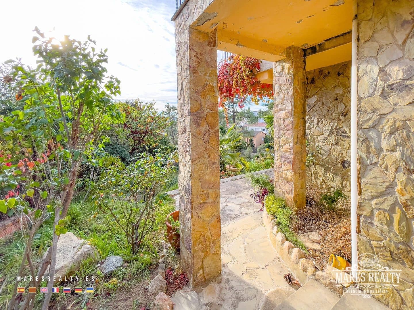 7 bedroom Villa for sale in Lloret de Mar with pool garage - € 650,000 (Ref: 7899350)