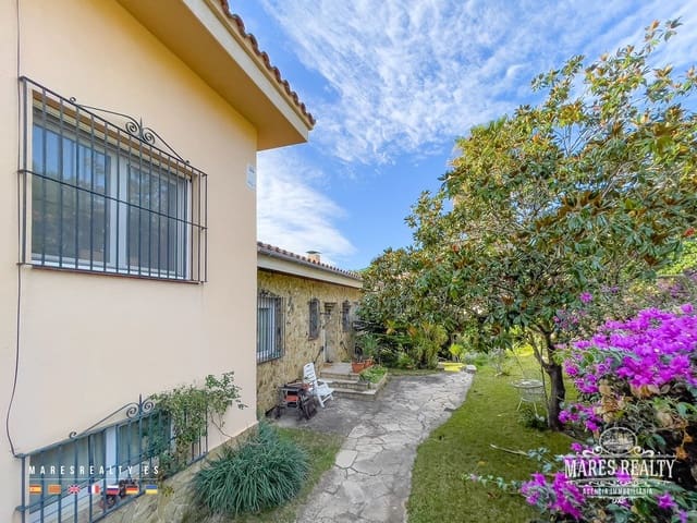 7 bedroom Villa for sale in Lloret de Mar with pool garage - € 650,000 (Ref: 7899350)