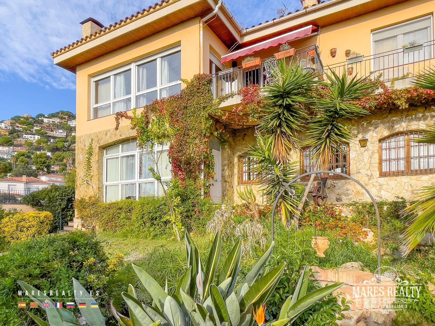 7 bedroom Villa for sale in Lloret de Mar with pool garage - € 650,000 (Ref: 7899350)
