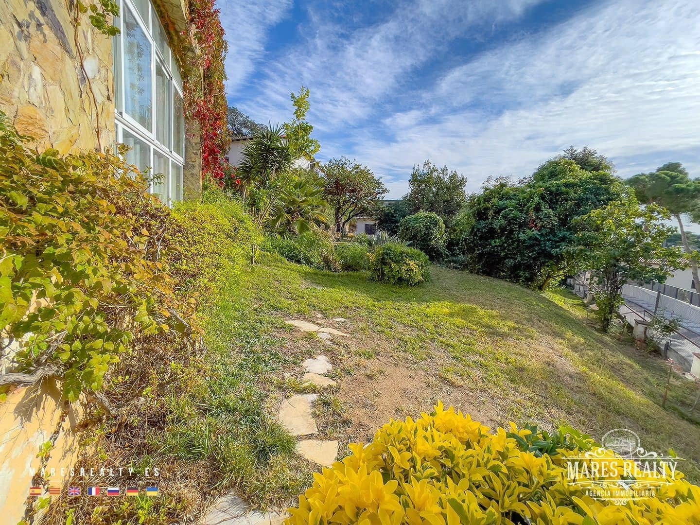 7 bedroom Villa for sale in Lloret de Mar with pool garage - € 650,000 (Ref: 7899350)