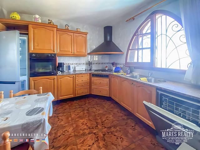 5 chambre Villa/Maison à vendre à Roca Grossa, Lloret de Mar avec piscine garage - 750 000 € (Ref: 7921827)
