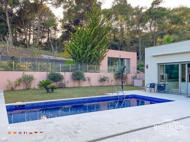 4 sypialnia Willa na sprzedaż w Blanes z basenem garażem - 1 600 000 € (Ref: 7976103)