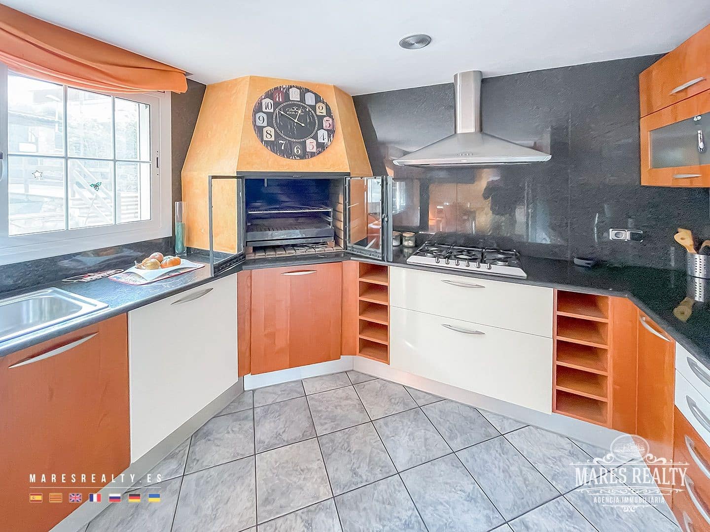 4 sypialnia Willa na sprzedaż w Blanes z basenem garażem - 795 000 € (Ref: 7976104)