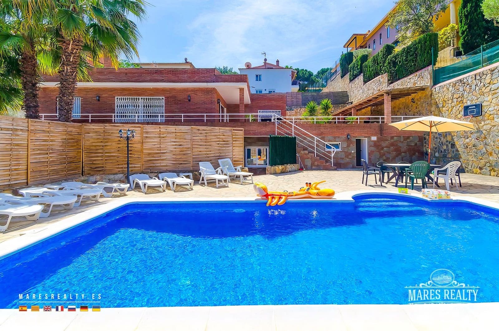 9 bedroom Villa for sale in Lloret de Mar with pool garage - € 685,000 (Ref: 8168021)