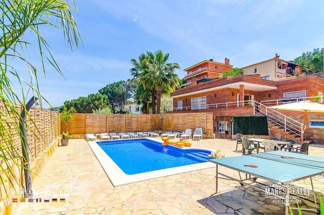 9 soverom Villa til salgs i Lloret de Mar med svømmebasseng garasje - € 685 000 (Ref: 8168021)