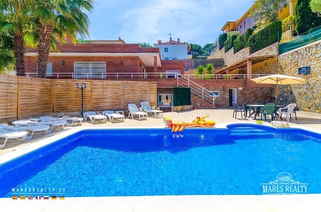 9 soverom Villa til salgs i Lloret de Mar med svømmebasseng garasje - € 685 000 (Ref: 8168021)