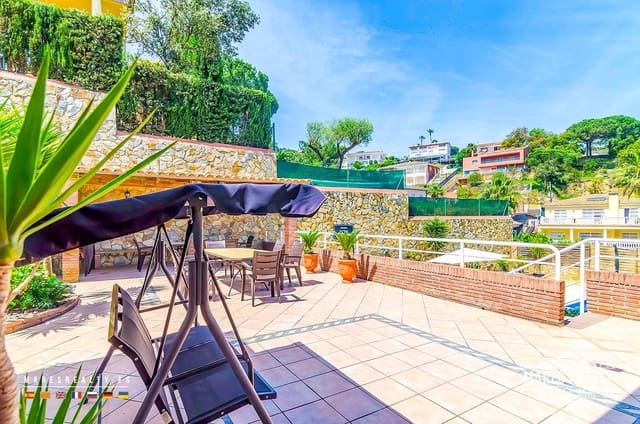 9 soverom Villa til salgs i Lloret de Mar med svømmebasseng garasje - € 685 000 (Ref: 8168021)