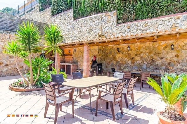 9 soverom Villa til salgs i Lloret de Mar med svømmebasseng garasje - € 685 000 (Ref: 8168021)