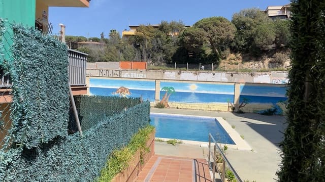 2 bedroom Flat for sale in Blanes with pool garage - € 125,000 (Ref: 8215494)