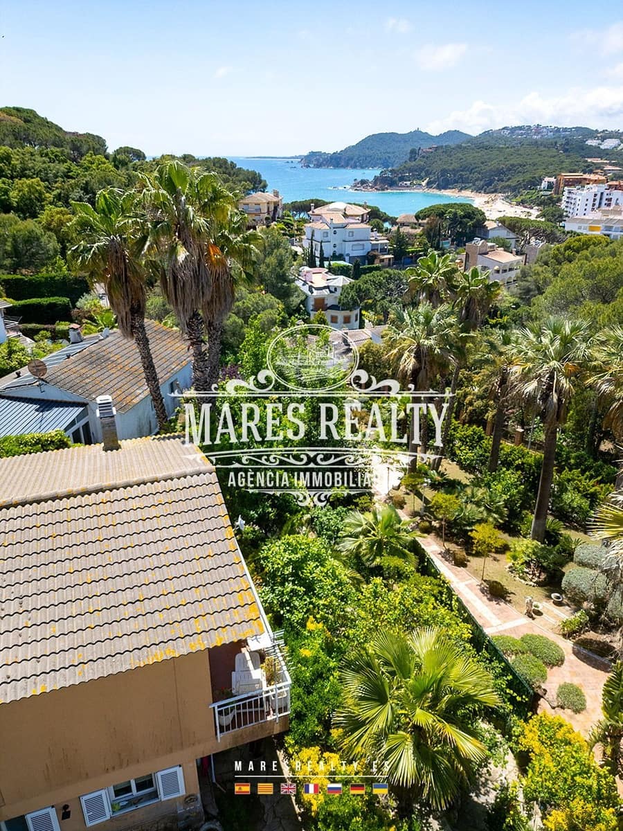 Chalet de 7 habitaciones en Lloret de Mar en venta con piscina garaje - 700.000 € (Ref: 8327303)