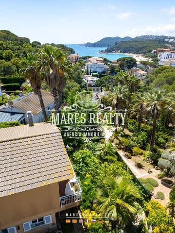 Chalet de 7 habitaciones en Fenals, Lloret de Mar en venta con piscina garaje - 700.000 € (Ref: 8327303)