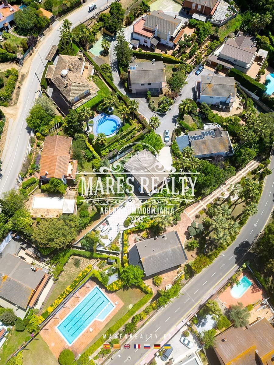 Chalet de 7 habitaciones en Lloret de Mar en venta con piscina garaje - 700.000 € (Ref: 8327303)