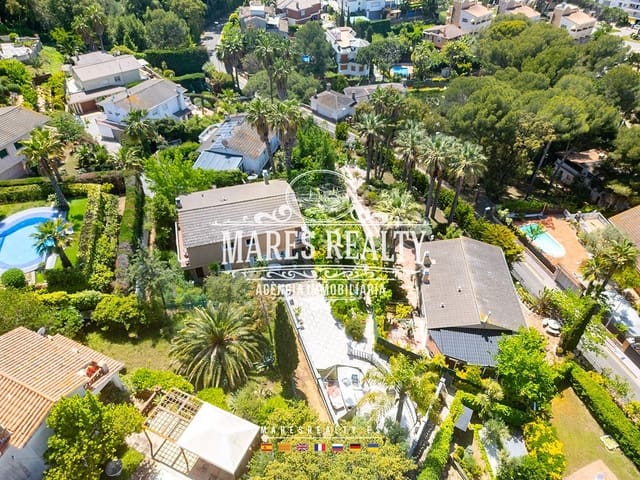 Chalet de 7 habitaciones en Fenals, Lloret de Mar en venta con piscina garaje - 700.000 € (Ref: 8327303)