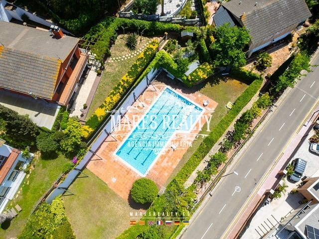Chalet de 7 habitaciones en Fenals, Lloret de Mar en venta con piscina garaje - 700.000 € (Ref: 8327303)