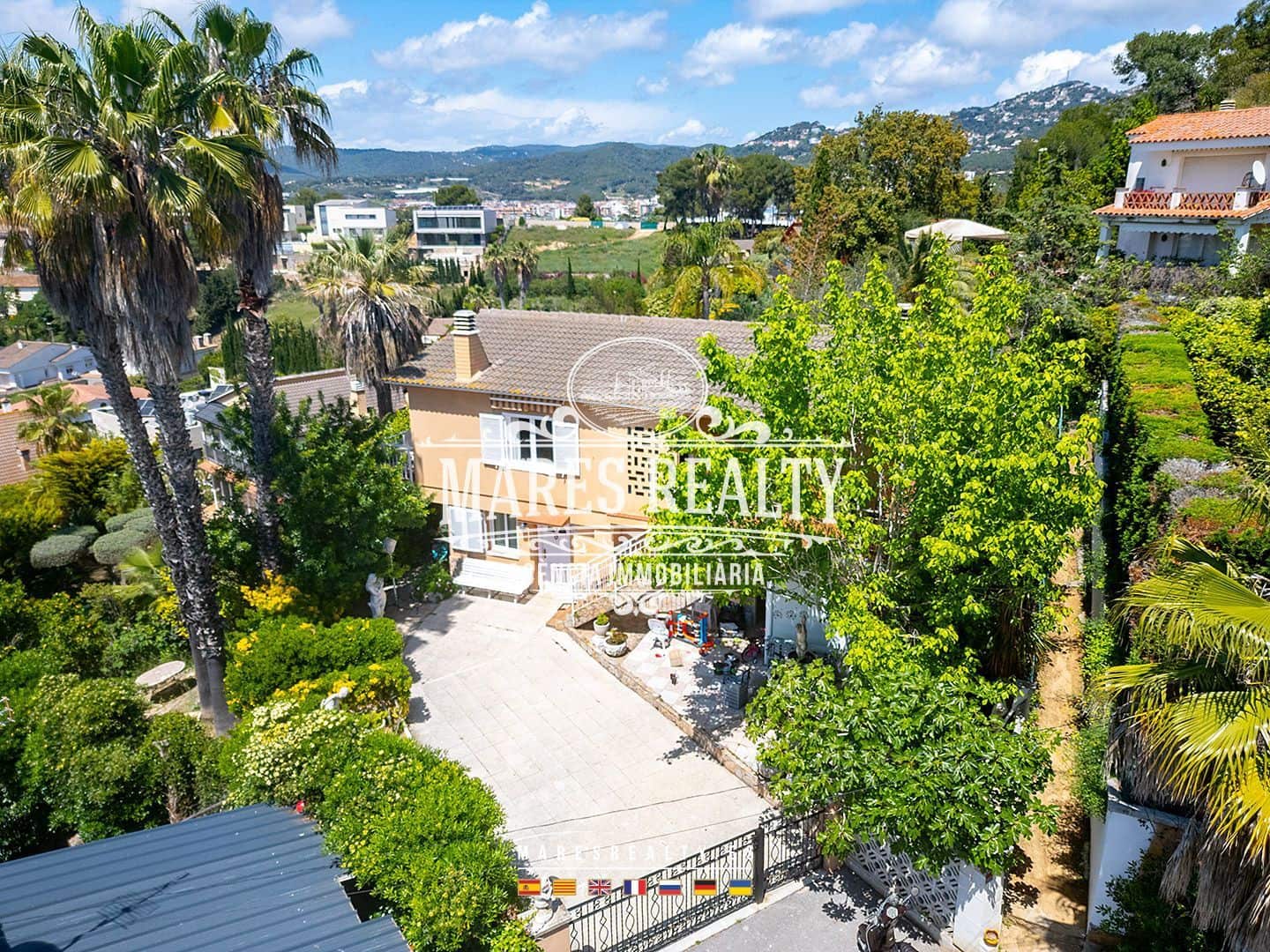 Chalet de 7 habitaciones en Lloret de Mar en venta con piscina garaje - 700.000 € (Ref: 8327303)