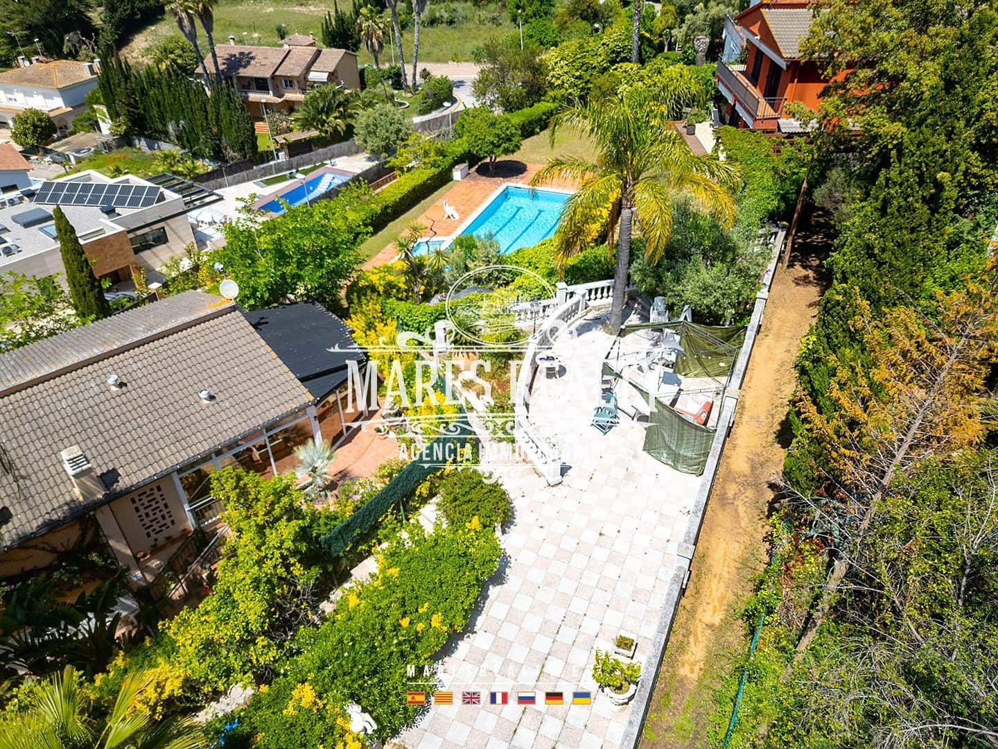 Chalet de 7 habitaciones en Lloret de Mar en venta con piscina garaje - 700.000 € (Ref: 8327303)