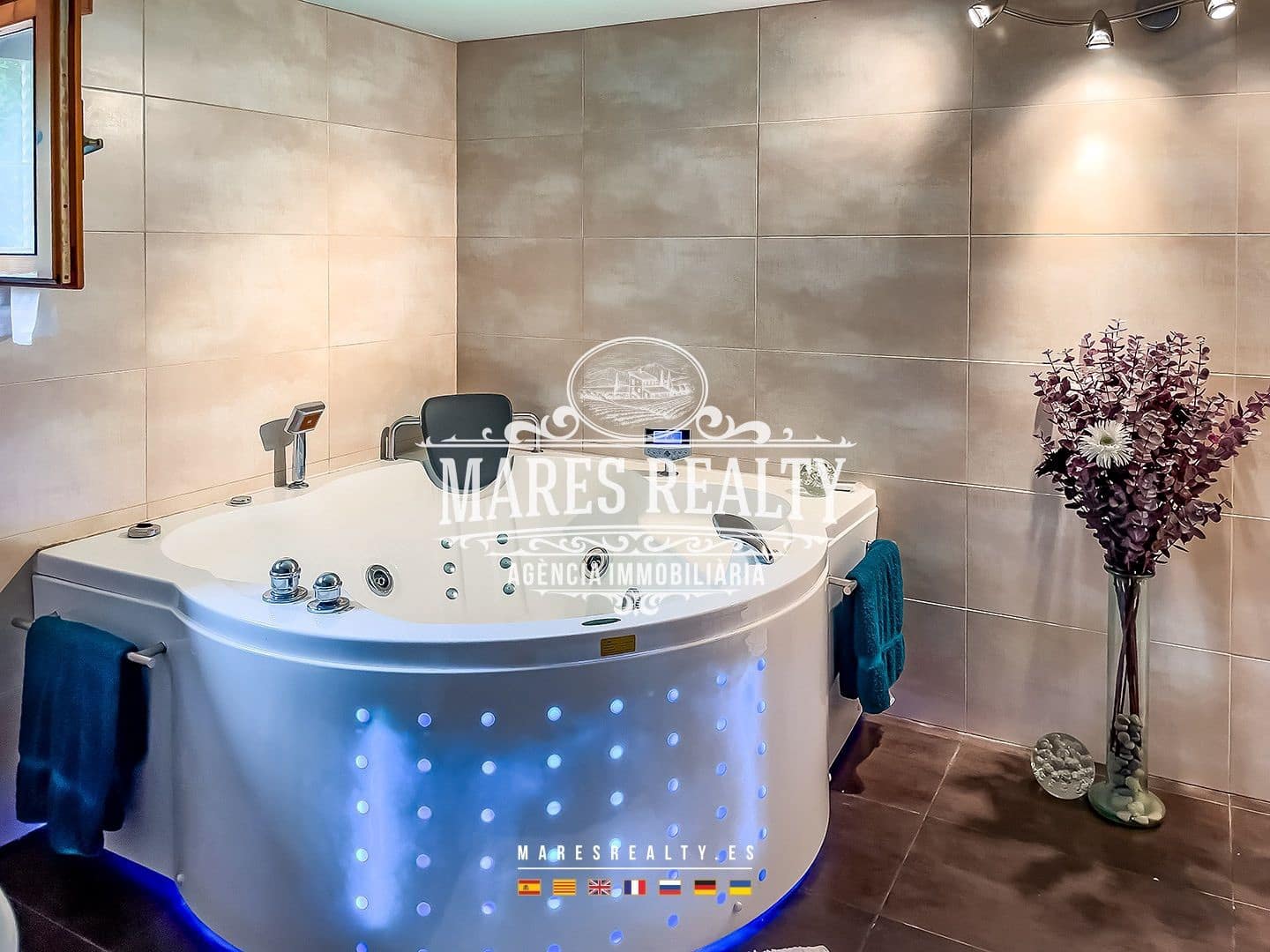 Chalet de 7 habitaciones en Lloret de Mar en venta con piscina garaje - 695.000 € (Ref: 8406837)