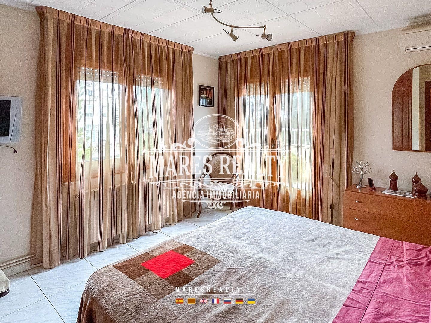 Chalet de 7 habitaciones en Lloret de Mar en venta con piscina garaje - 695.000 € (Ref: 8406837)