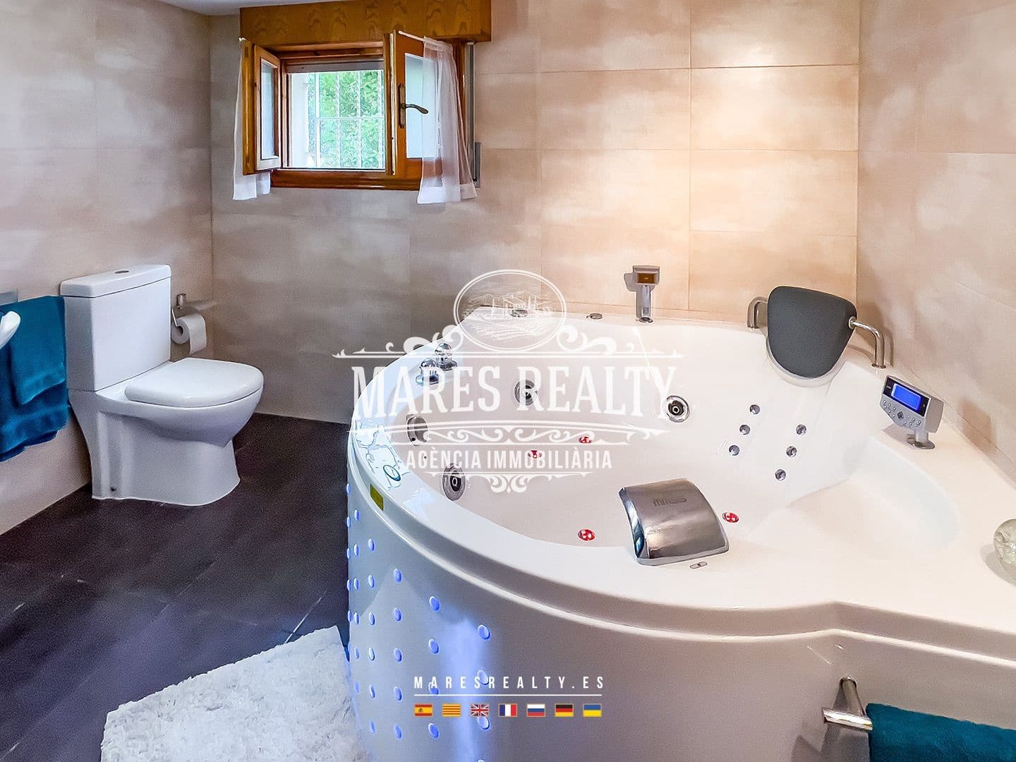 Chalet de 7 habitaciones en Lloret de Mar en venta con piscina garaje - 695.000 € (Ref: 8406837)