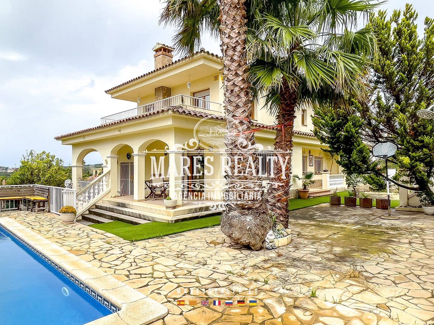 Chalet de 7 habitaciones en Lloret de Mar en venta con piscina garaje - 695.000 € (Ref: 8406837)