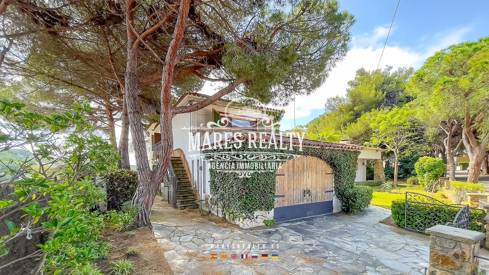 10 slaapkamer Villa te koop in Lloret de Mar met zwembad garage - € 900.000 (Ref: 8417376)