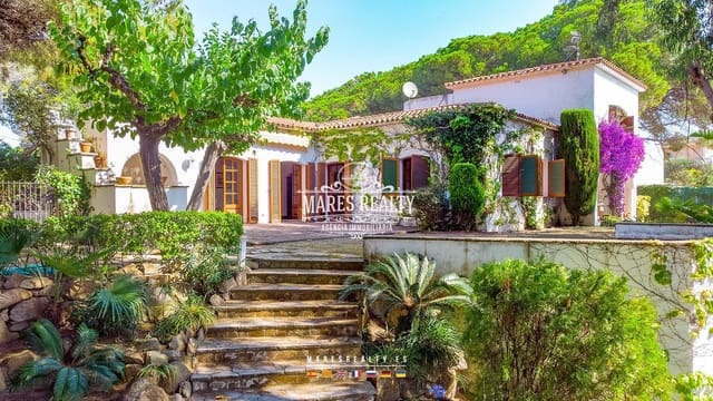 10 slaapkamer Villa te koop in Montgoda, Lloret de Mar met zwembad garage - € 900.000 (Ref: 8417376)