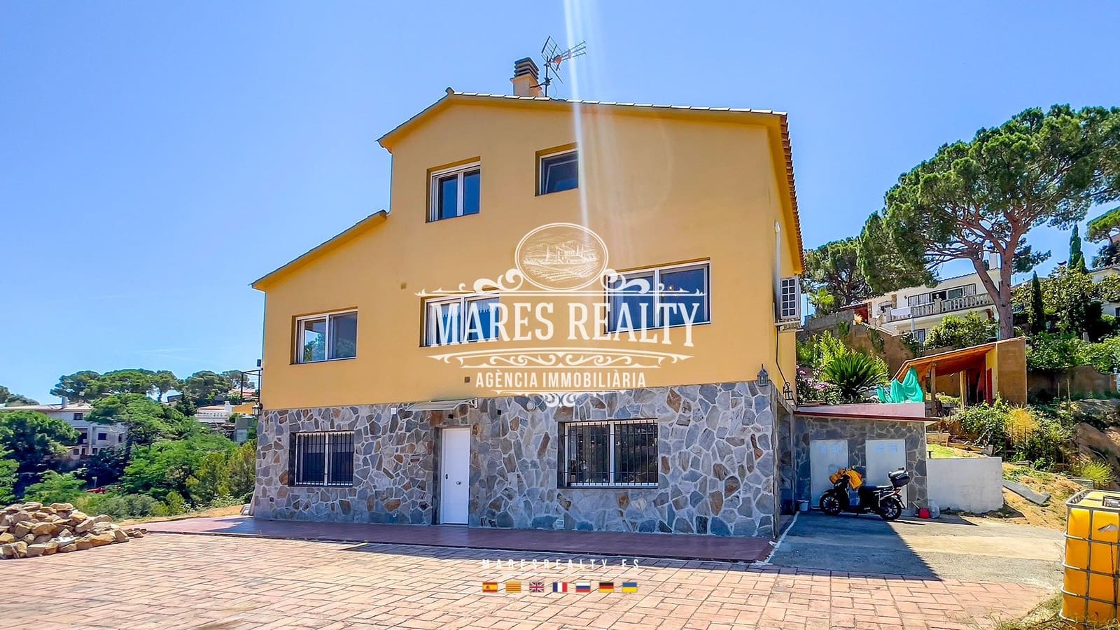 5 Zimmer Villa zu verkaufen in Lloret de Mar mit Pool Garage - 630.000 € (Ref: 8419205)
