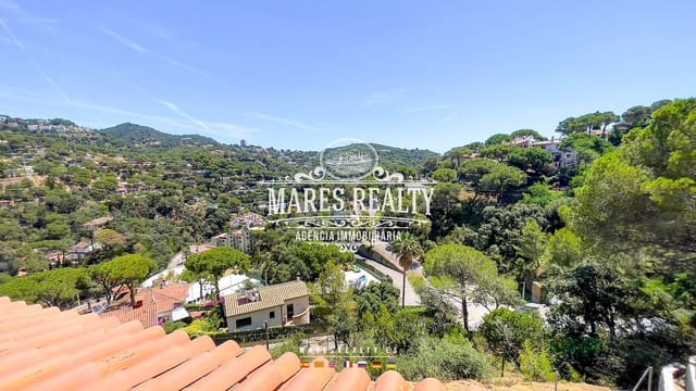 Chalet de 5 habitaciones en Lloret de Mar en venta con piscina garaje - 650.000 € (Ref: 8419205)