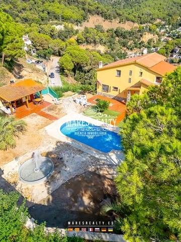 Chalet de 5 habitaciones en Lloret de Mar en venta con piscina garaje - 650.000 € (Ref: 8419205)