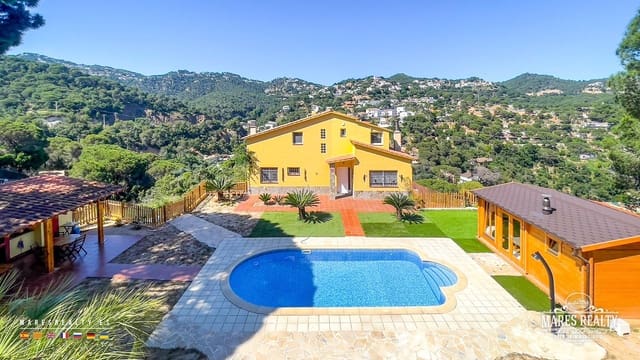 Chalet de 5 habitaciones en Lloret de Mar en venta con piscina garaje - 650.000 € (Ref: 8419205)