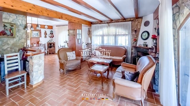 5 bedroom Villa for sale in Fenals, Lloret de Mar with pool garage - € 650,000 (Ref: 8438339)