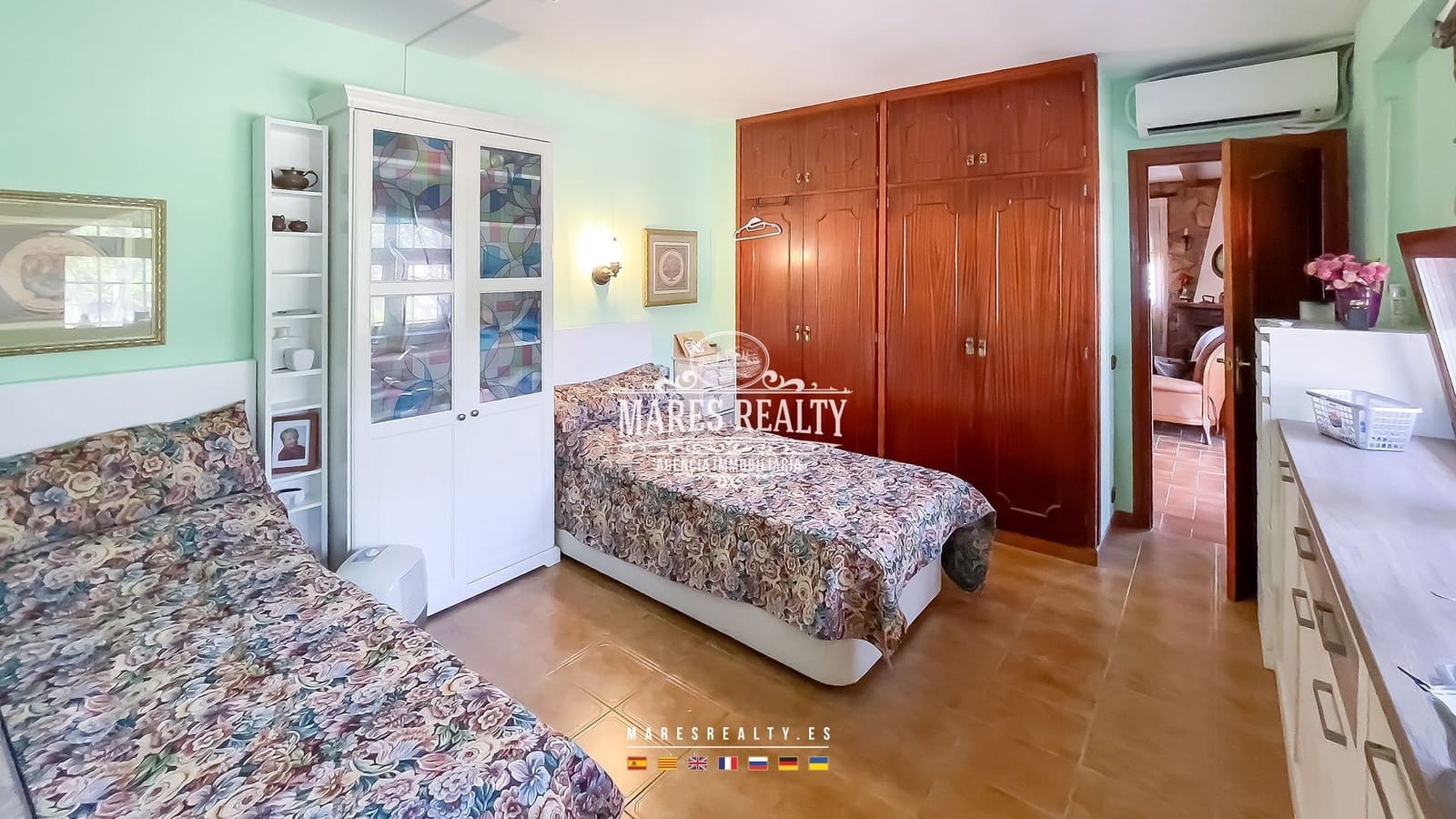 5 bedroom Villa for sale in Lloret de Mar with pool garage - € 650,000 (Ref: 8438339)