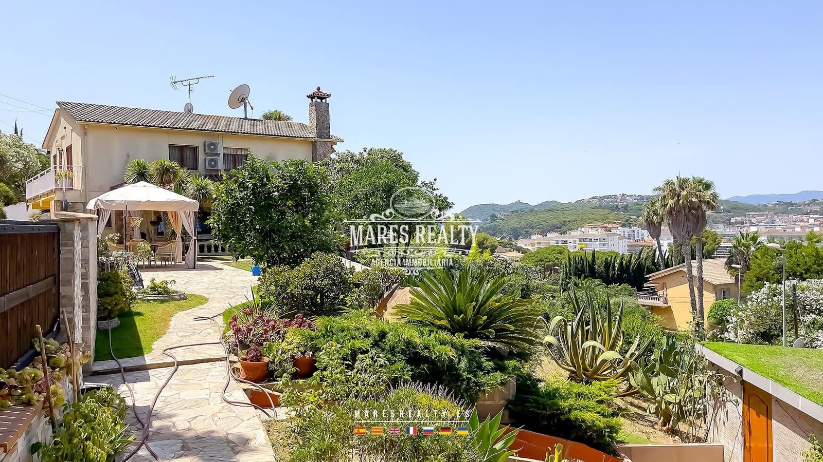 5 bedroom Villa for sale in Lloret de Mar with pool garage - € 650,000 (Ref: 8438339)