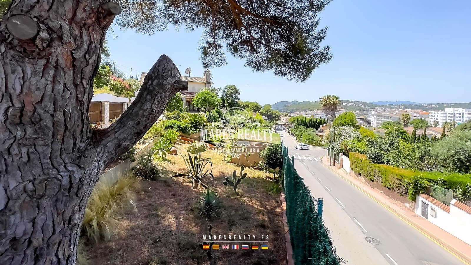 5 bedroom Villa for sale in Lloret de Mar with pool garage - € 650,000 (Ref: 8438339)