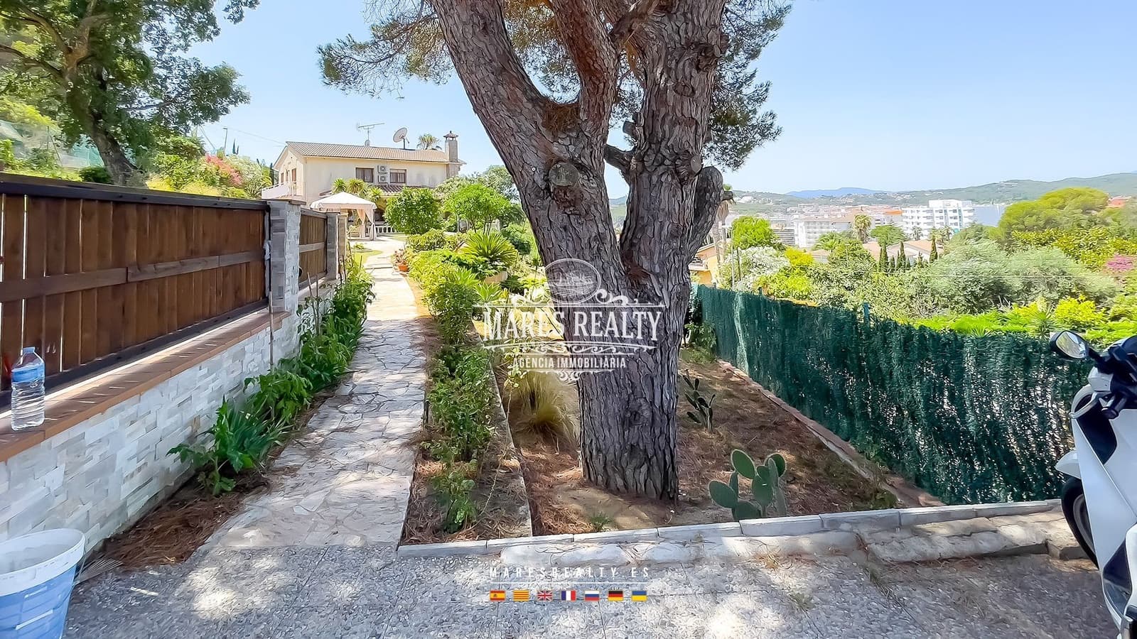 5 bedroom Villa for sale in Lloret de Mar with pool garage - € 650,000 (Ref: 8438339)