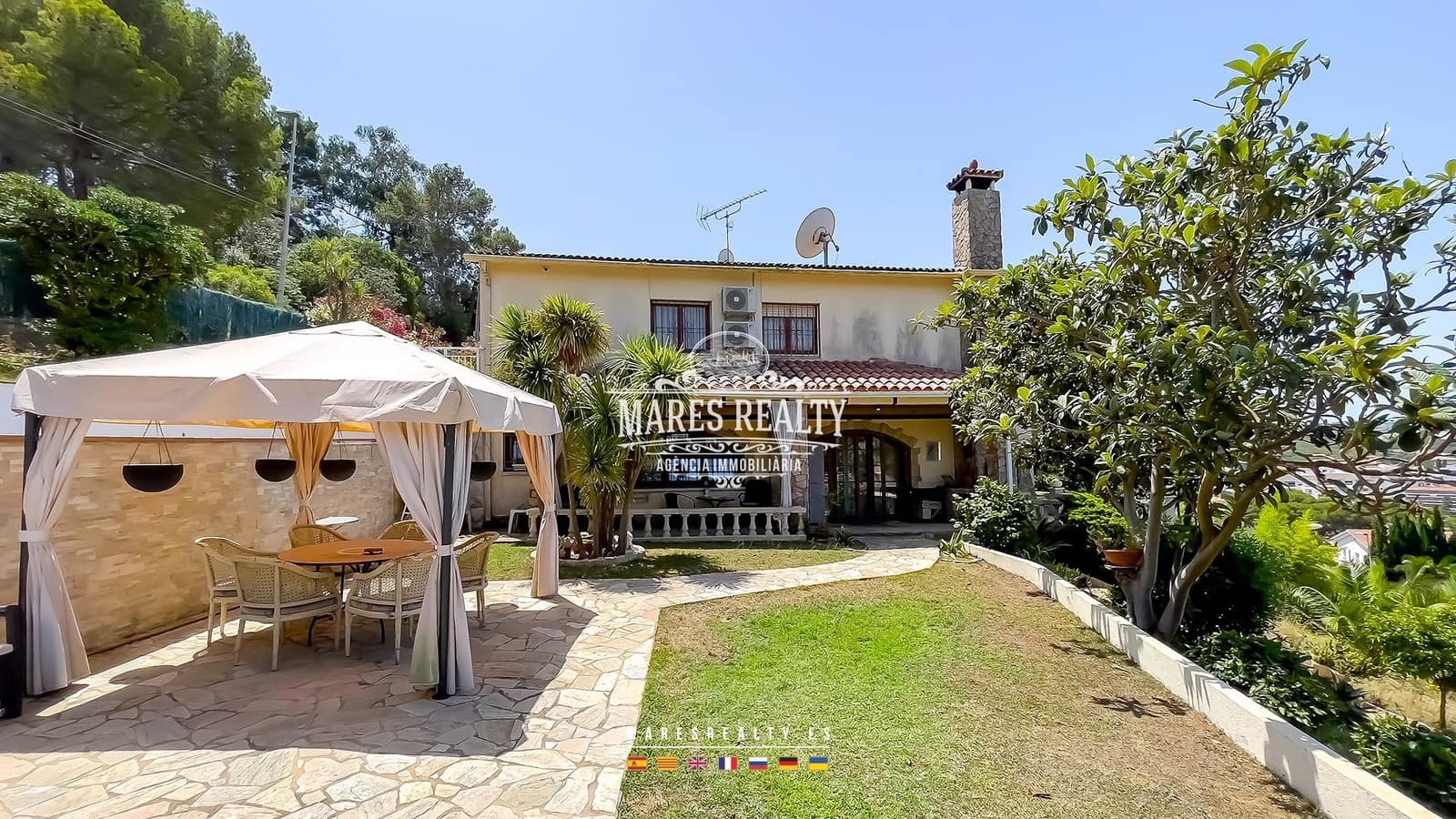 5 bedroom Villa for sale in Lloret de Mar with pool garage - € 650,000 (Ref: 8438339)