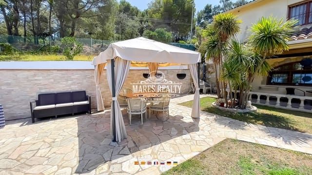 5 bedroom Villa for sale in Fenals, Lloret de Mar with pool garage - € 650,000 (Ref: 8438339)