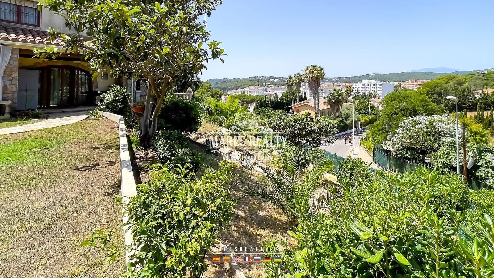 5 bedroom Villa for sale in Lloret de Mar with pool garage - € 650,000 (Ref: 8438339)