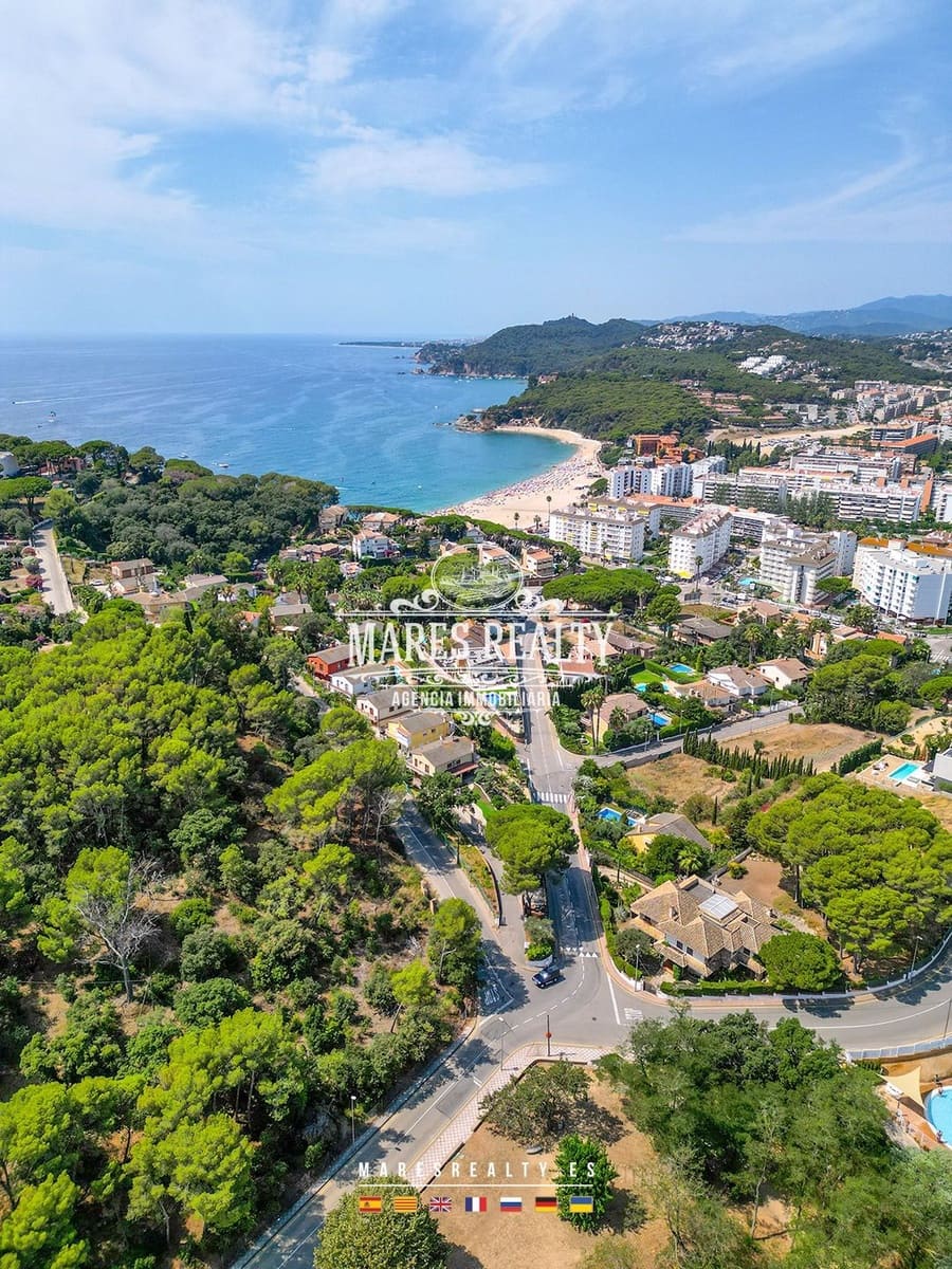 5 bedroom Villa for sale in Lloret de Mar with pool garage - € 650,000 (Ref: 8438339)