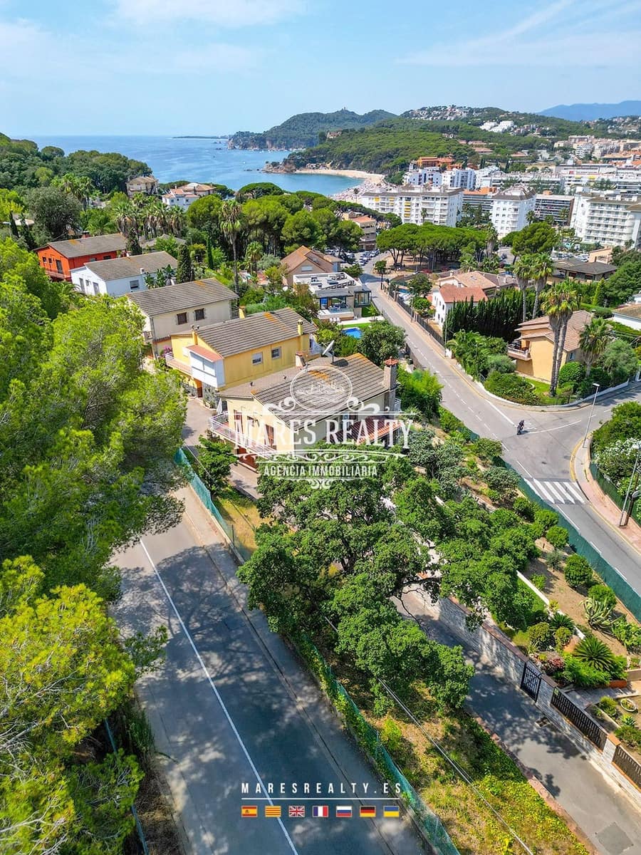 5 bedroom Villa for sale in Lloret de Mar with pool garage - € 650,000 (Ref: 8438339)