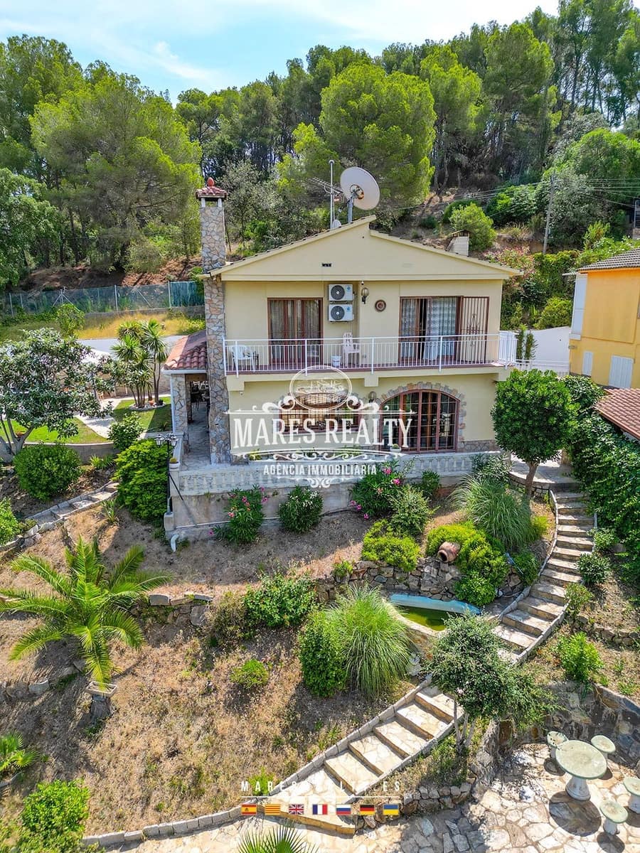 5 bedroom Villa for sale in Lloret de Mar with pool garage - € 650,000 (Ref: 8438339)