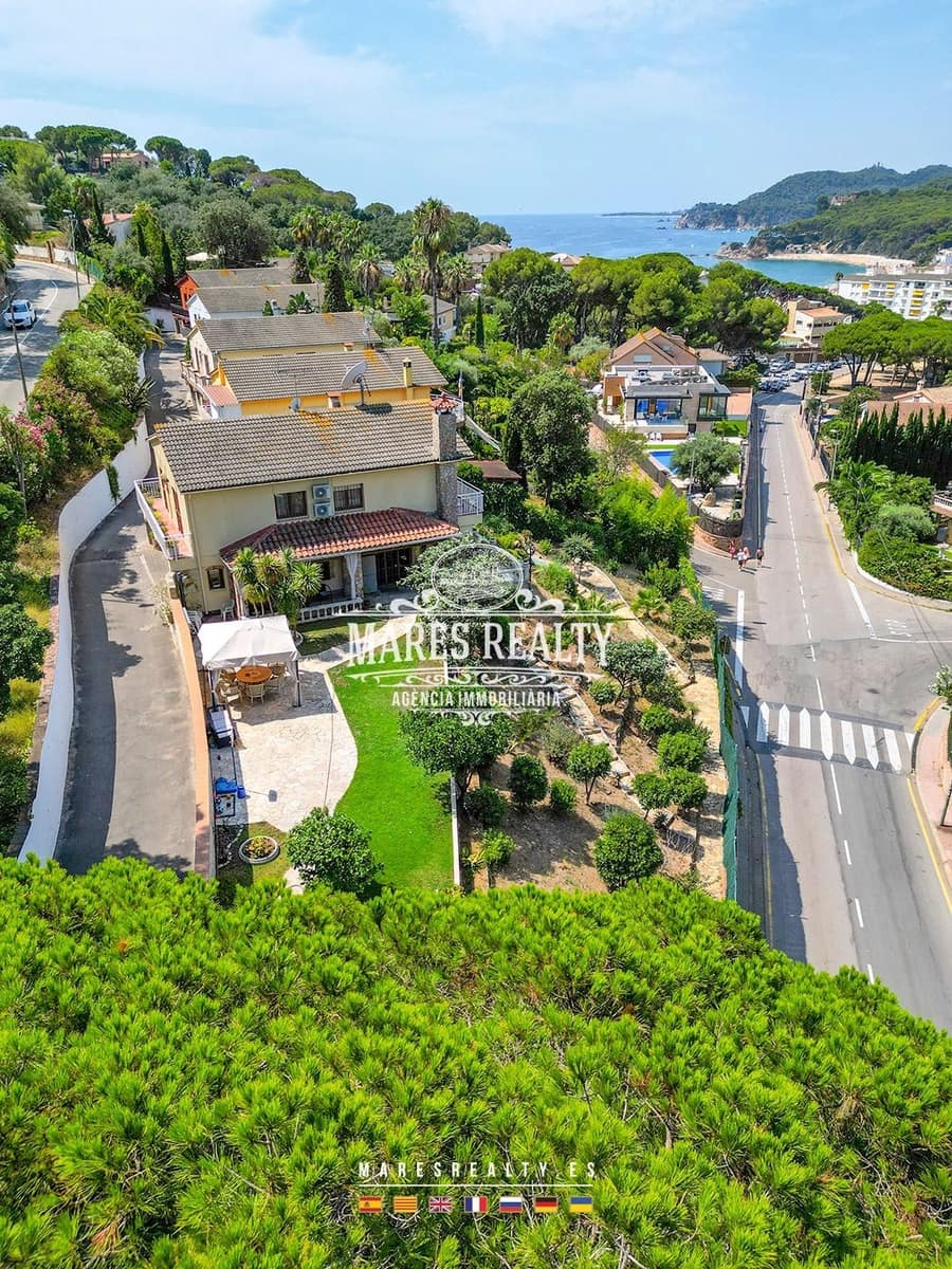 5 bedroom Villa for sale in Lloret de Mar with pool garage - € 650,000 (Ref: 8438339)