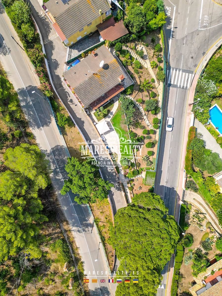 5 bedroom Villa for sale in Lloret de Mar with pool garage - € 650,000 (Ref: 8438339)