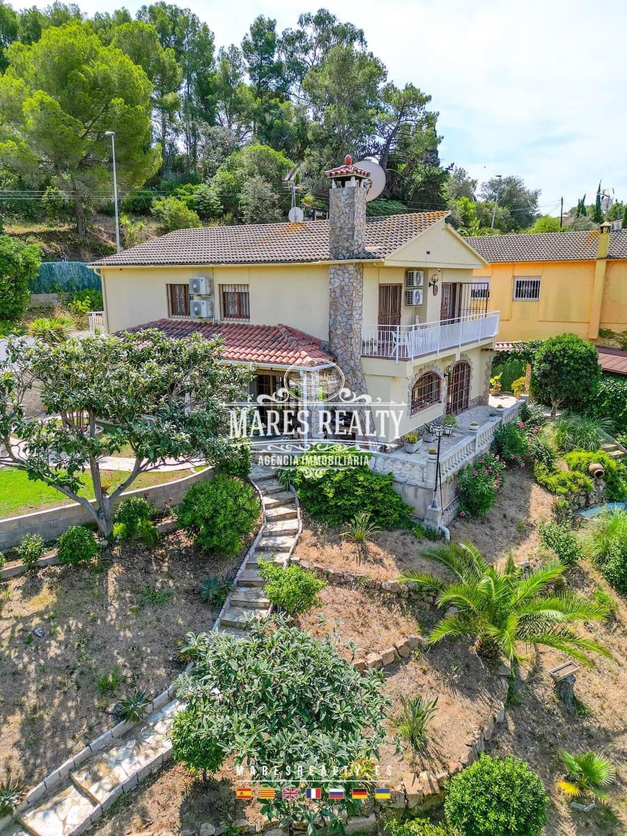 5 bedroom Villa for sale in Lloret de Mar with pool garage - € 650,000 (Ref: 8438339)