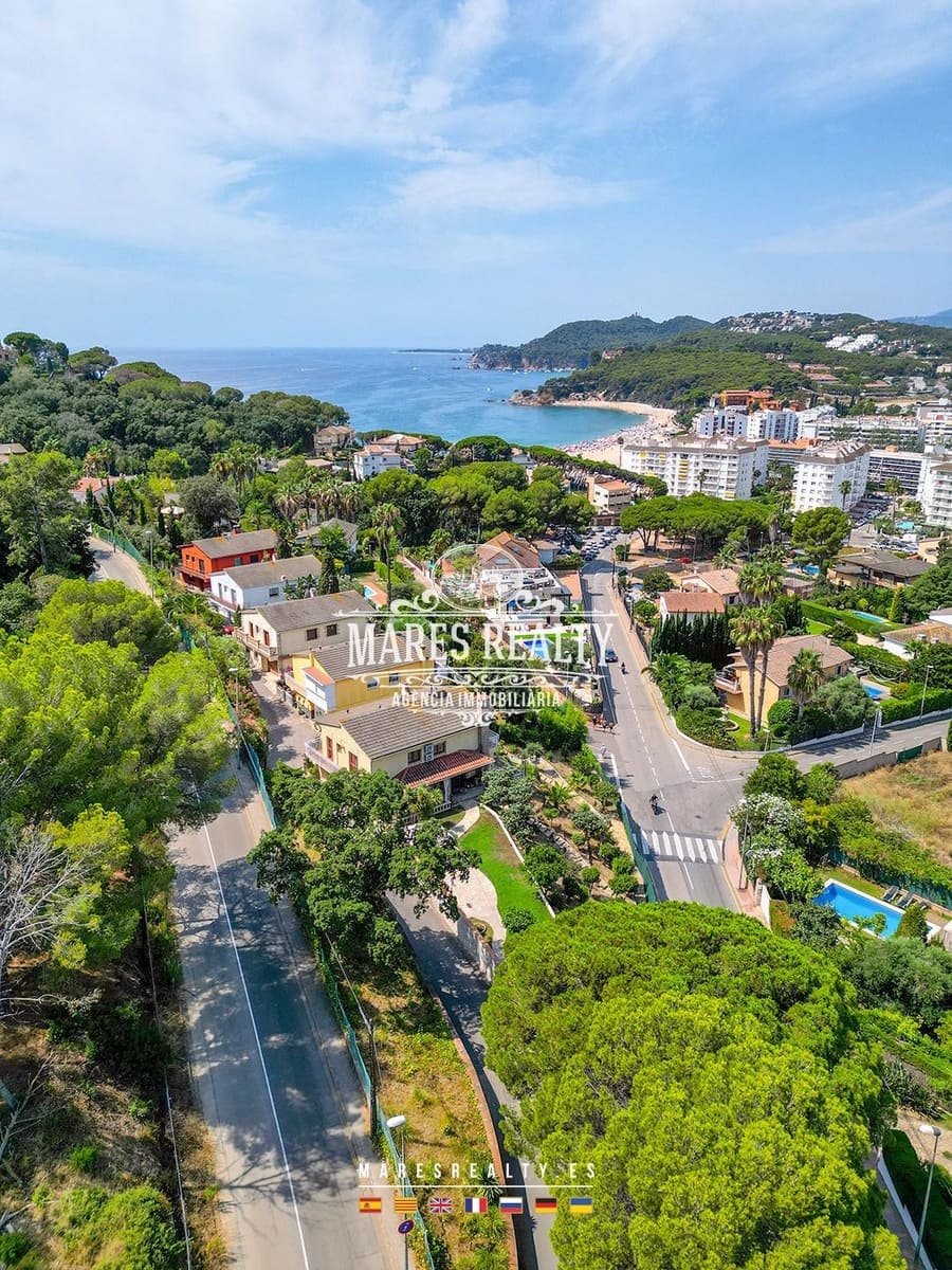 5 bedroom Villa for sale in Lloret de Mar with pool garage - € 650,000 (Ref: 8438339)